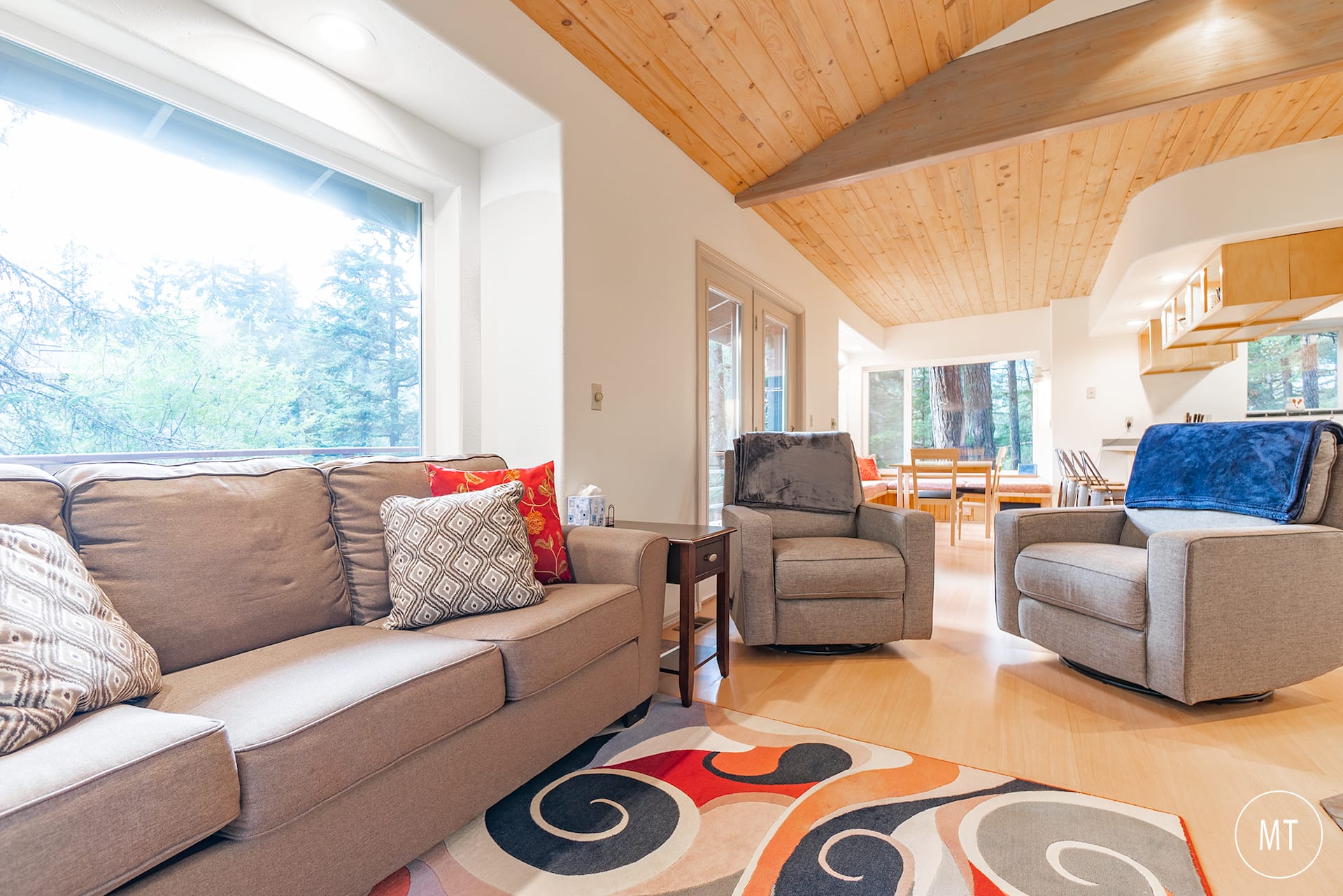 Awesome Girdwood cabin near lifts, hiking, brewery