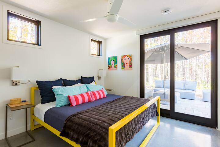 Lake House Retreat: Modern, Stylish, Arty, Fun gallery image 5