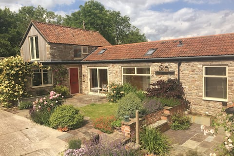 Top Airbnb: The Barn. Perfect for family & friends to meet up. in South Gloucestershire