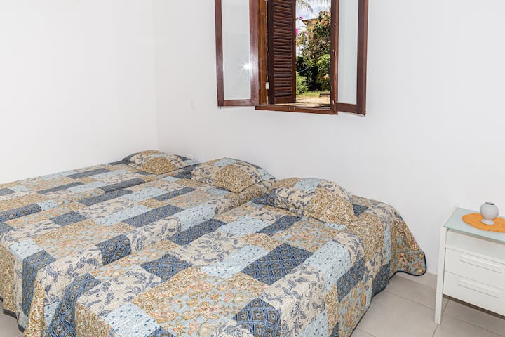 Საძინებელი 5 - სამი ერთადგილიანი საწოლი და ერთი აპარტამენტი
