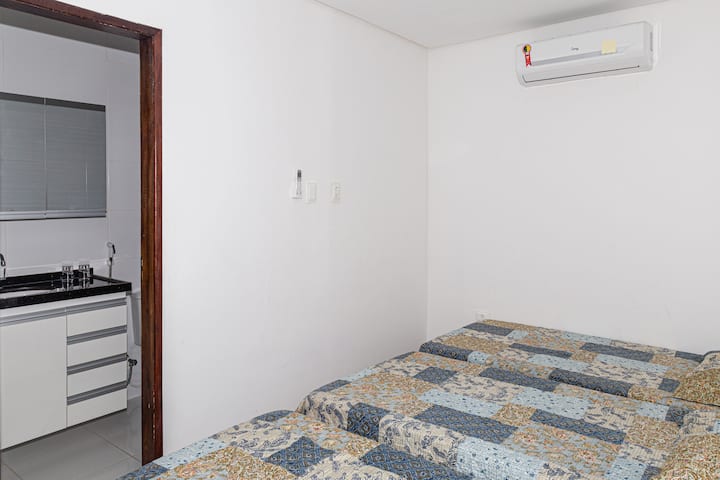 Საძინებელი 5 - სამი ერთადგილიანი საწოლი და ერთი აპარტამენტი