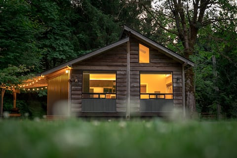 Ansel's Cabin, Riverfront Hot Tub w/MtView