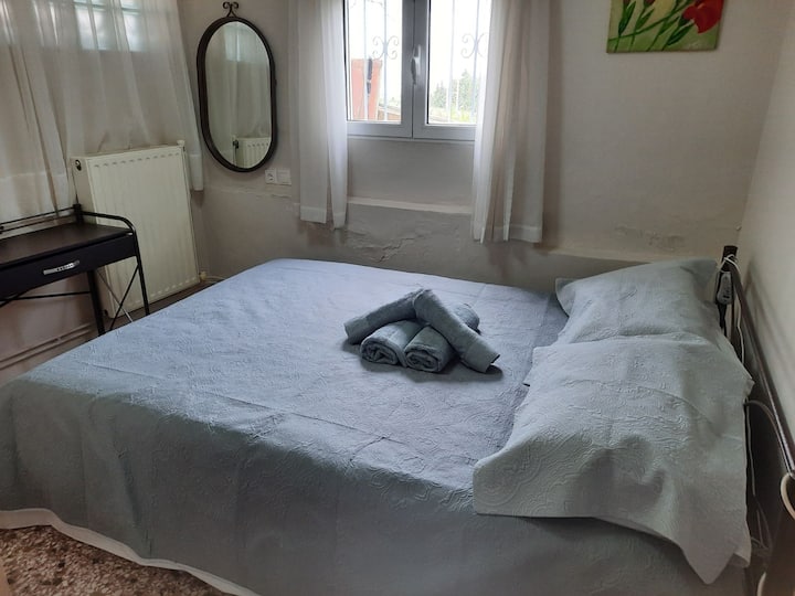 DORMITORIO: CAMA MATRIMONIAL
