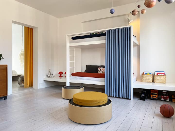 起居室和卧室配有双层床，与卧室相连 