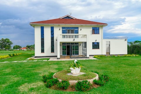 Lakefront Villa (6) Del Sol: 6 bed