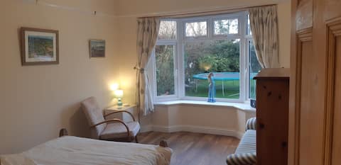 Top performing Airbnb: Lovely airy flat near Bristol and the Mendips in North Somerset