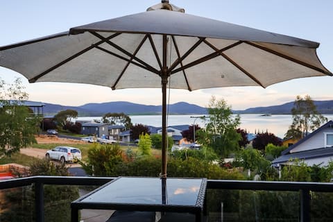 Stunning lake & mountain views, Large 1 b/r apt