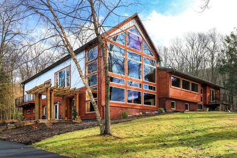 Mount Nittany Lodge - Luxury Mountaintop Home