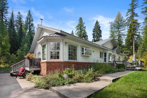 Hillside House 8 miles to Glacier National Park
