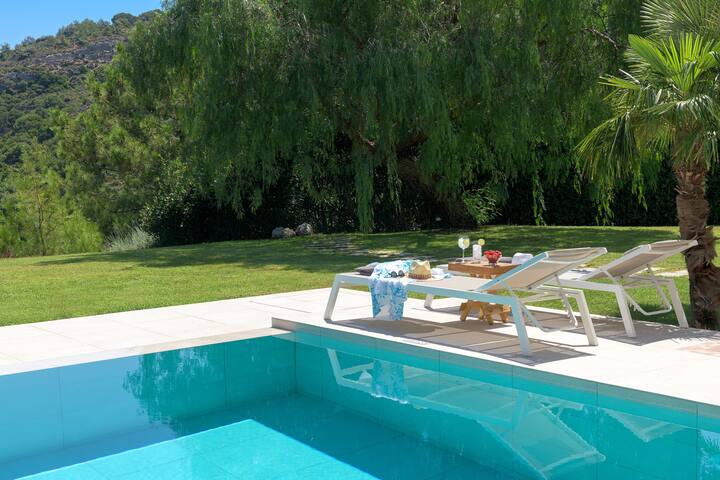 Ixian Hilltop Villa gallery image 4