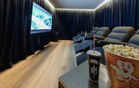 Top Airbnb: Boutique ChaletS Alpi with sauna & cinema room in Garmisch Partenkirchen