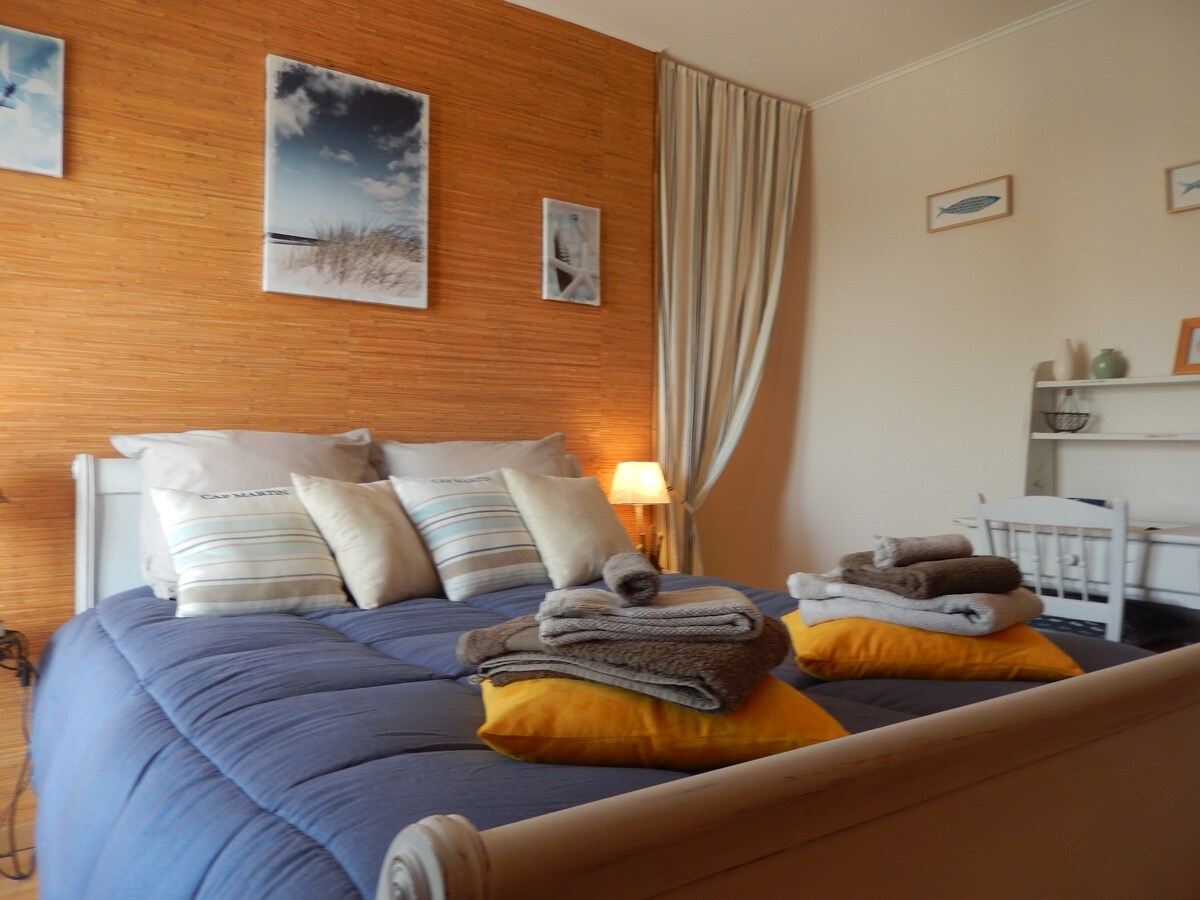 Chumba cha kulala #2 chenye ufikiaji wa roshani na mwonekano wa bahari 