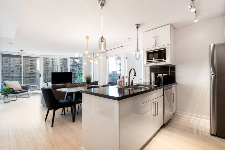 Mountain & WaterView/Pool/Gym/Sauna/Hottub/Sleep 8 gallery image 4