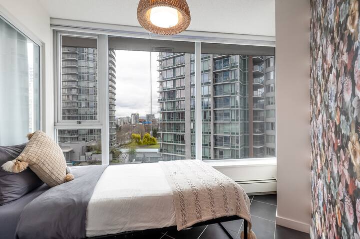 Mountain & WaterView/Pool/Gym/Sauna/Hottub/Sleep 8 gallery image 5