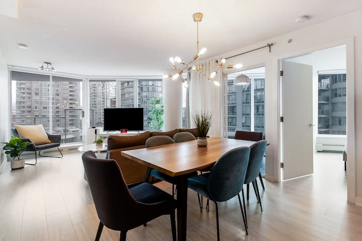 Mountain & WaterView/Pool/Gym/Sauna/Hottub/Sleep 8