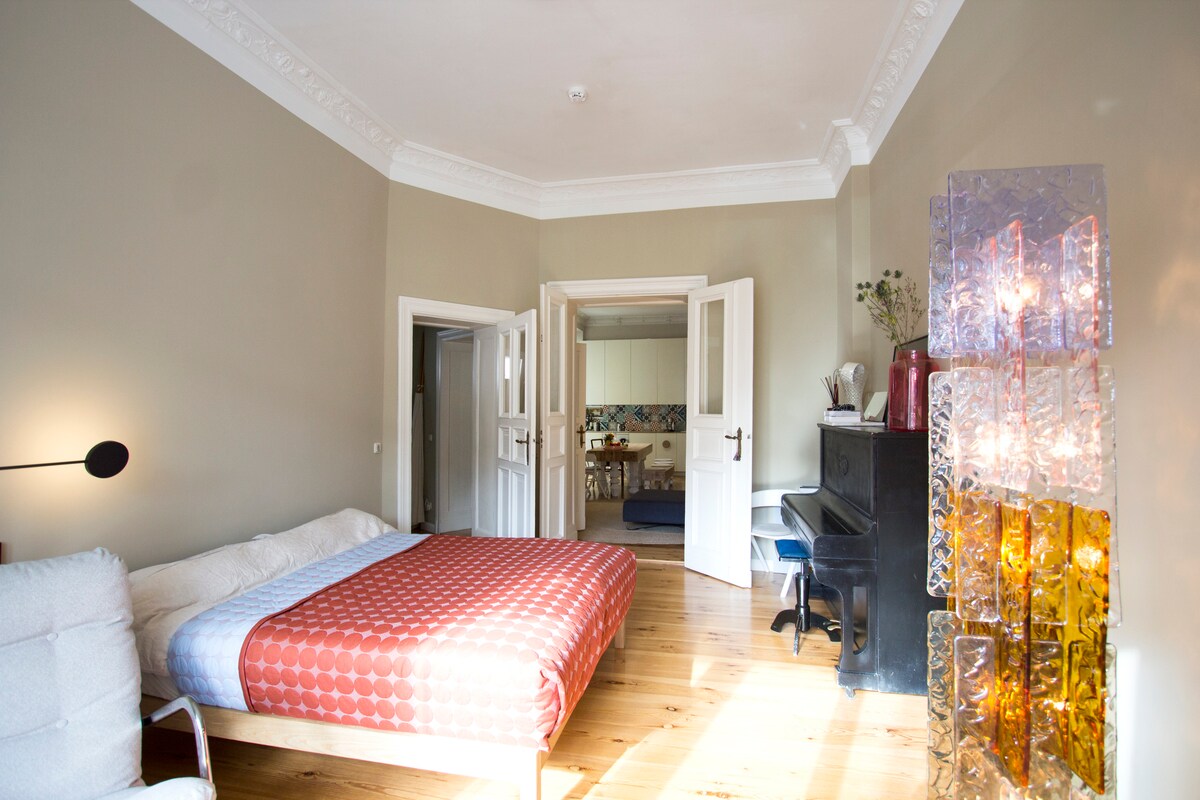 Ჩვენი საწოლი არის 1.6 მ სიგანის