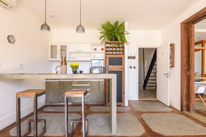 Timeless Art-Deco Mansion w/ Stunning City Views gallery image 3