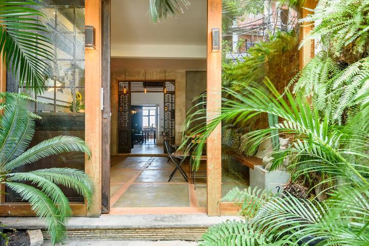 Timeless Art-Deco Mansion w/ Stunning City Views gallery image 4