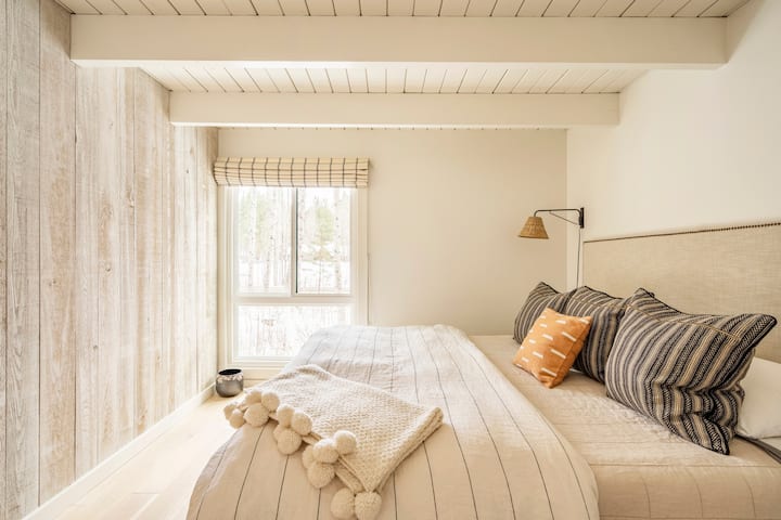 Main floor king bedroom with views of Aspens and golf course.