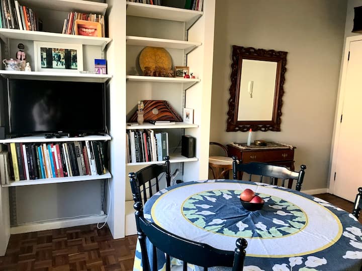 Sala de Jantar ทีวีและห้องสมุด