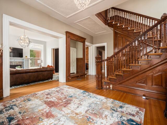 The Jazz and Blues Executive Mansion on Miami gallery image 2