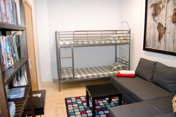 Slaapkamer #4, directe ingang naar de eigen garage