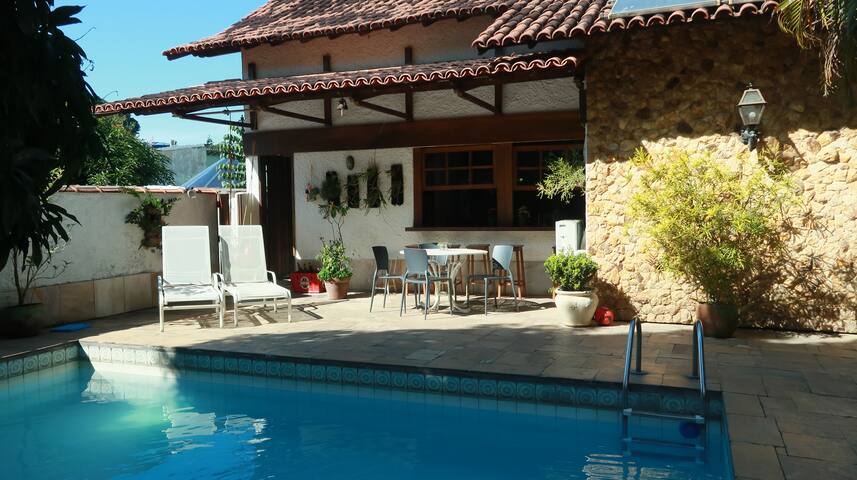 Casa Linda de Paquetá – piscina e suítes gallery image 4