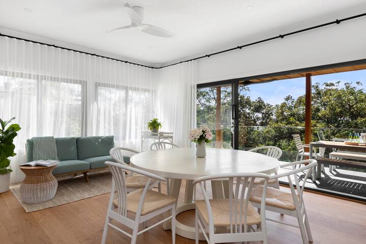 Florida Breeze – Palm Beach (5 min walk to beach) gallery image 5