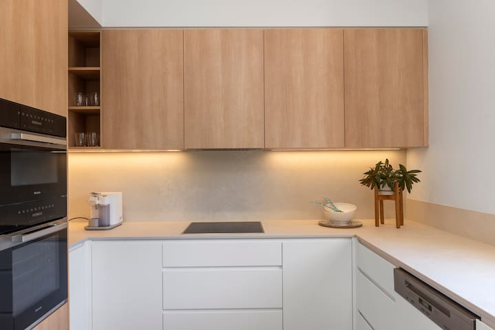 Florida Breeze – Palm Beach (5 min walk to beach) gallery image 4