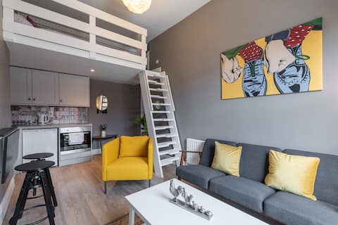 Top performing Airbnb: 1 Bed Apartment with Loft, near City Center in Phibsborough