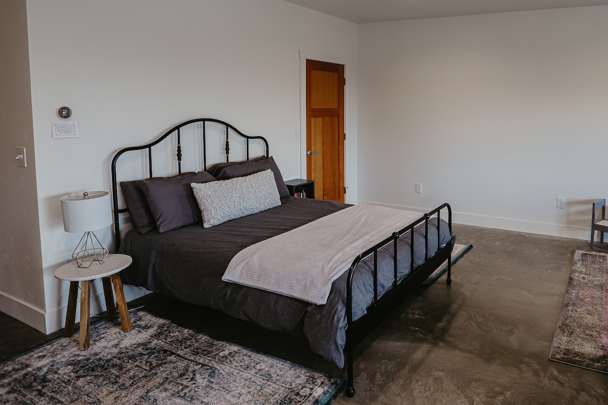 Ბაღის დონის საწოლი და საოჯახო ოთახი 