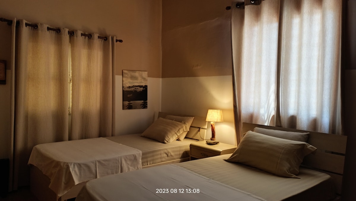 niños. Dormitorio infantil en el primer piso.