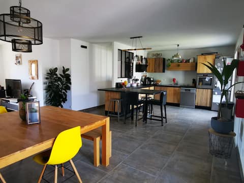 Pleasant Villa near Pont du Gard