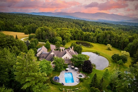 Eden 8BR Stowe Escape with Pool, Spa & Concierge