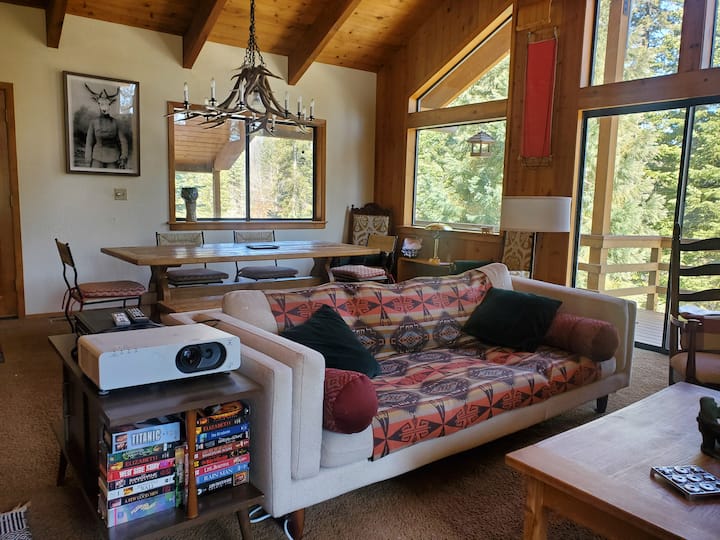 Three Bedroom 80s Vibe Cabin Sequoia Nat'l Forest Cabins for Rent in