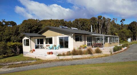 Sea View Retreat, & Car Available