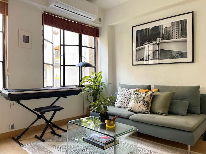 East Meets West Designer Apart In Soho - Hong Kong