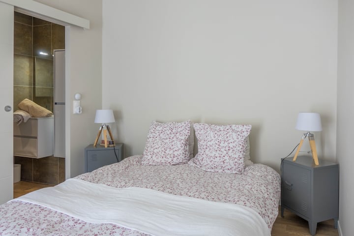 Bedroom 4 (on indoor terrace) with shower room
Non-contractual photo