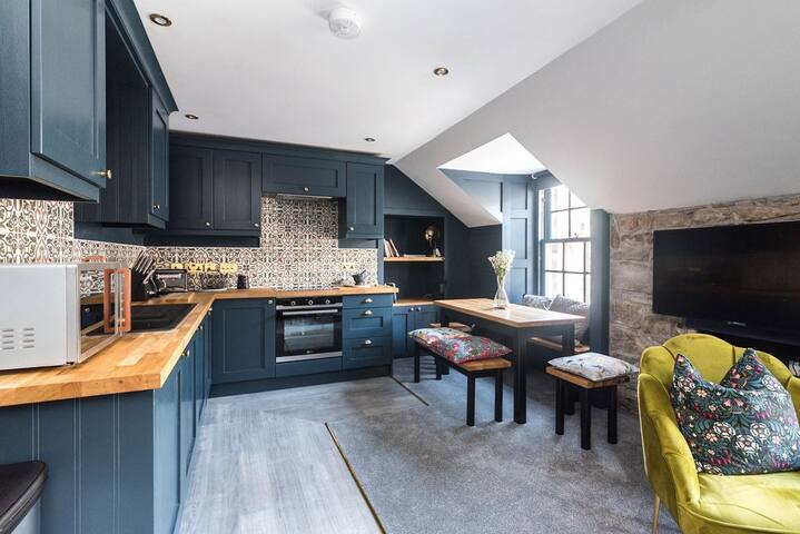 Castle View Retreat, Historic Grassmarket, 3 Bed gallery image 2