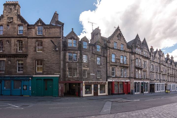 Castle View Retreat, Historic Grassmarket, 3 Bed gallery image 3