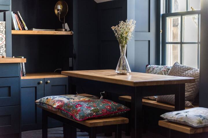 Castle View Retreat, Historic Grassmarket, 3 Bed gallery image 5