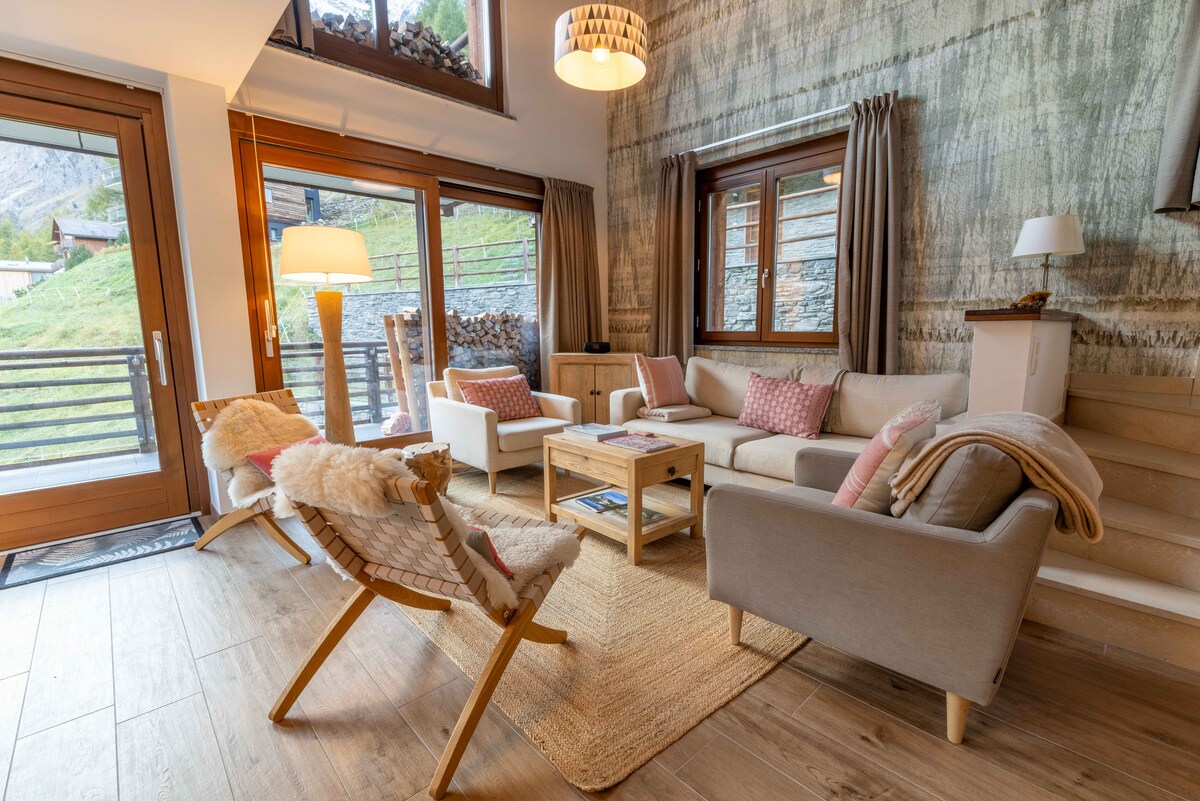 Top Airbnb: Ski In Ski Out Chalet with Sauna & Jacuzzi in Saas Fee