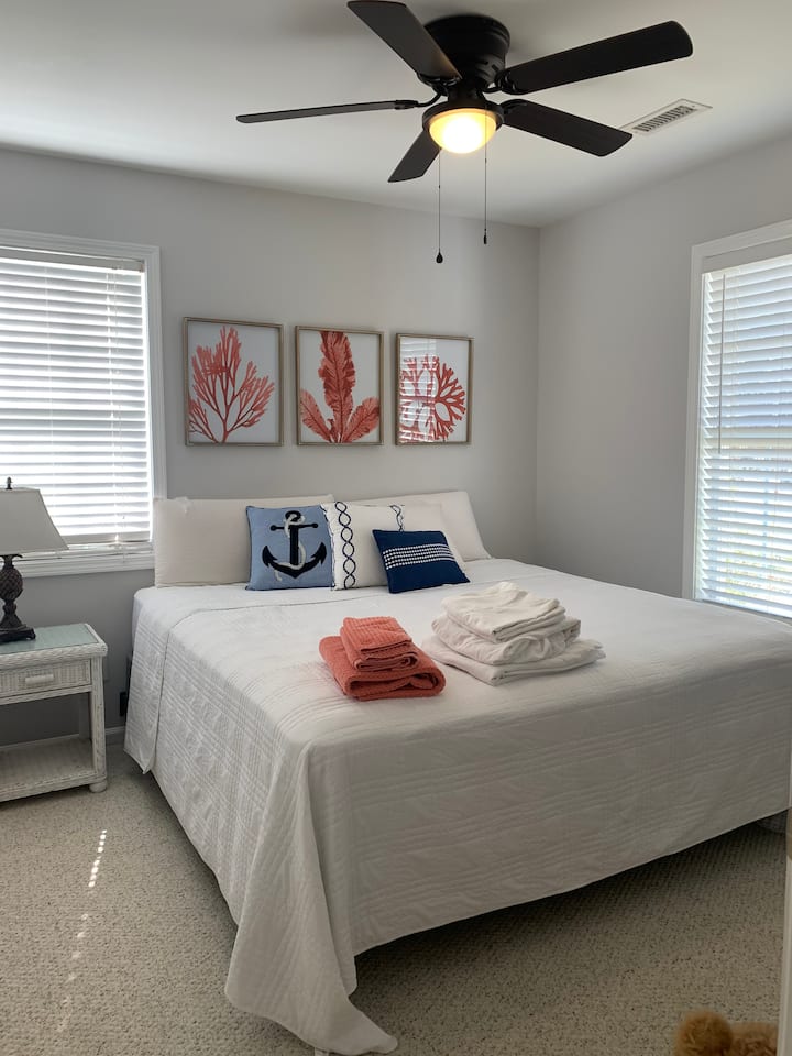 第2间卧室~加大双人床和床上用品