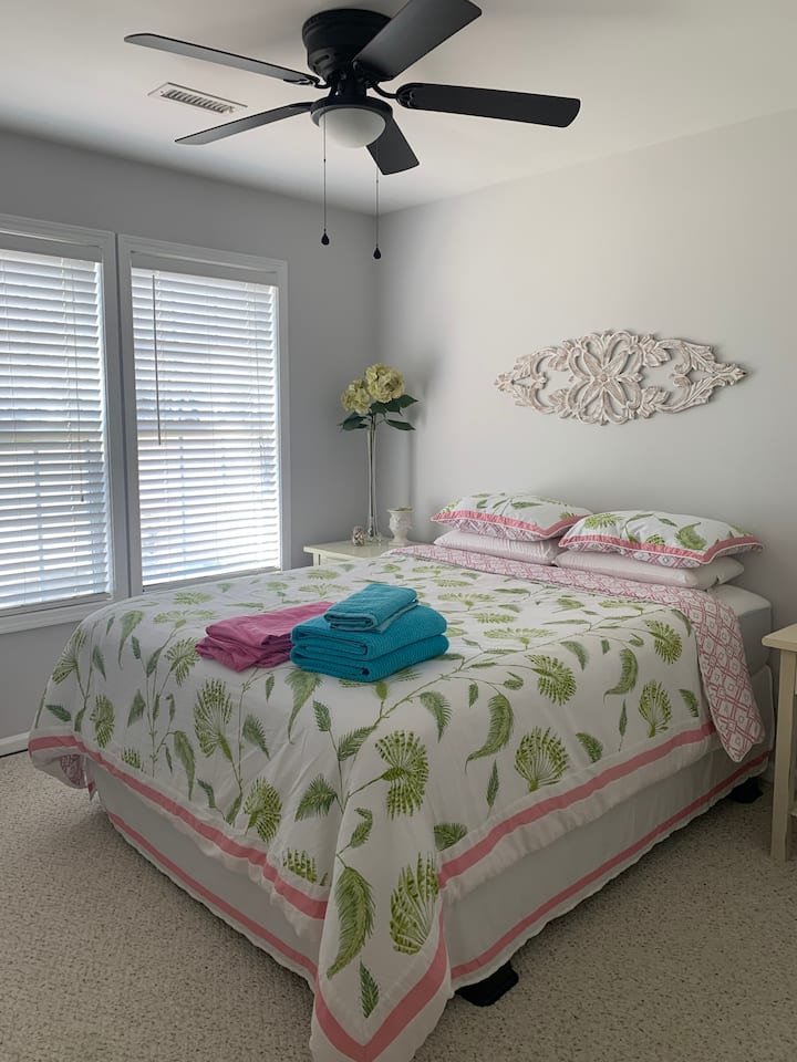 第3卧室~标准双人床豪华床和床上用品