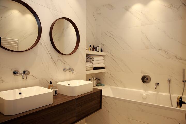 Family house Bdx centre 200m2 garden + pool gallery image 4