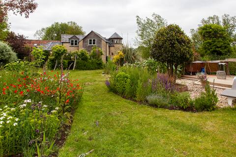 Spacious guest suite, peaceful Cotswolds location