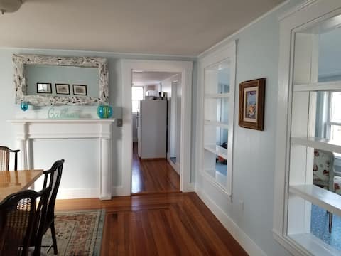 Popular Airbnb listing: 4br SouthBoston free parkg nrBeach, 6 min>BCEC in South Boston