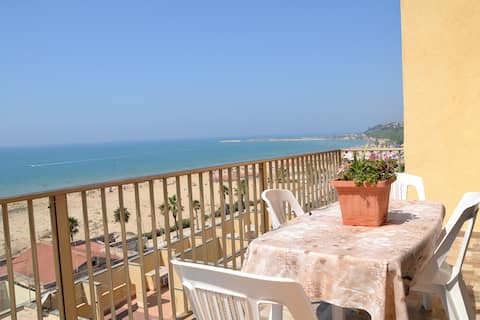 Penthouse 50 meters from the sea with breathtaking views - Gela