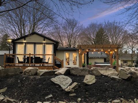 Creek Retreat with Hot Tub~Fire Pit~Pet Friendly