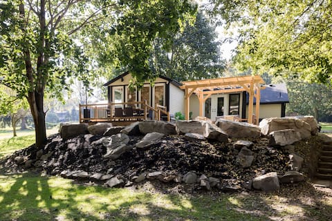 River House Scenic Retreat with Hot Tub & Firepit